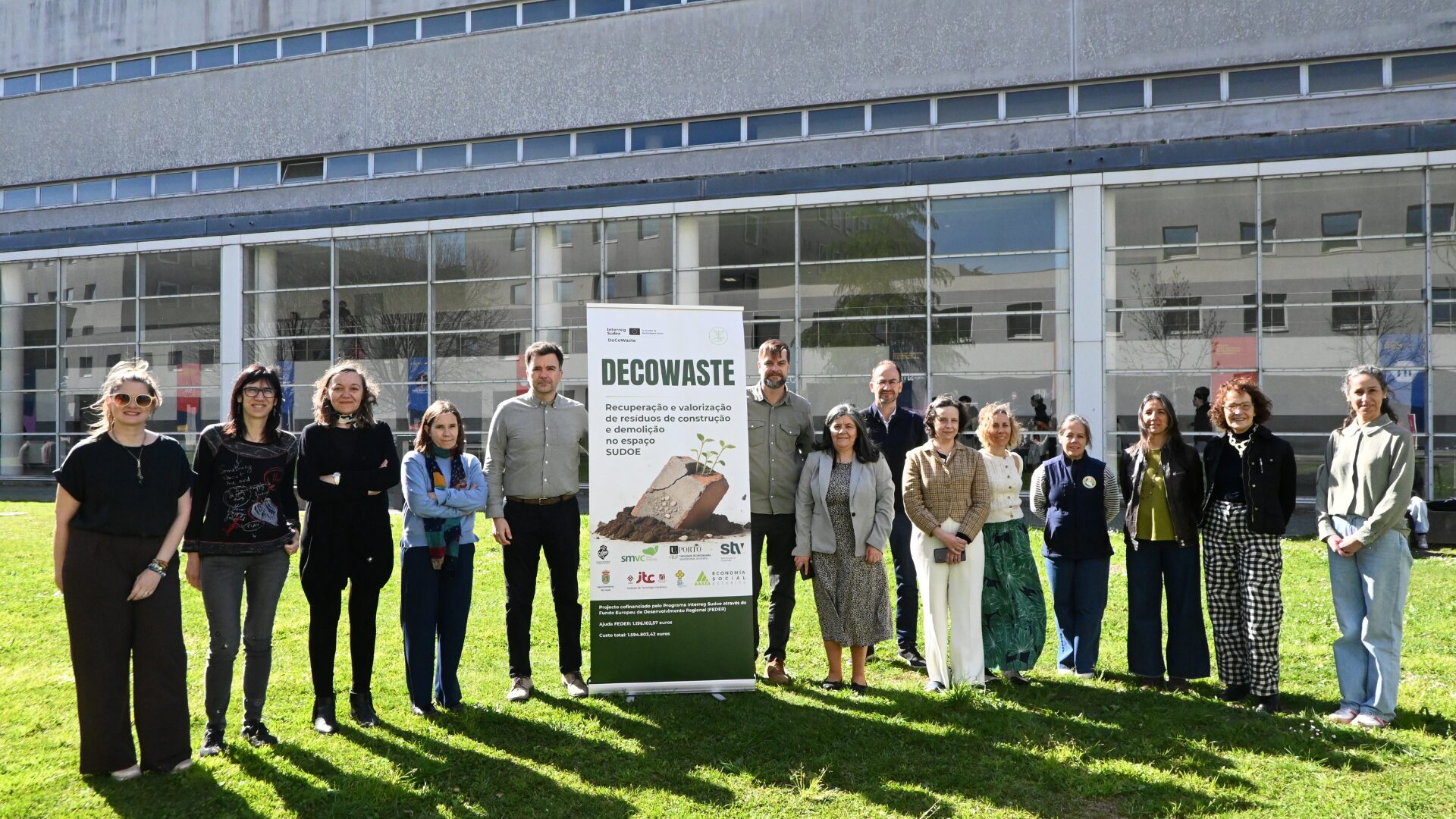 Socios del proyecto DeCoWaste durante la jornada de presentación celebrada en Oporto