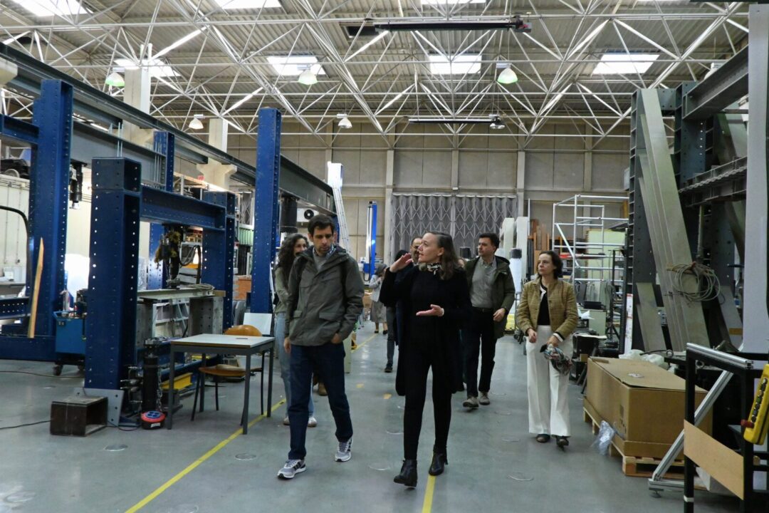Visita al Laboratório de Materiais de Construção de la Universidade de Engenharia do Porto durante la jornada de presentación del proyecto DeCoWaste