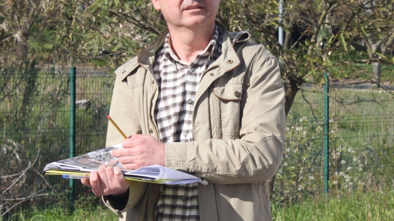 2AD27601-4D24-23FF-B8E2-7EDBCEC3EE9B