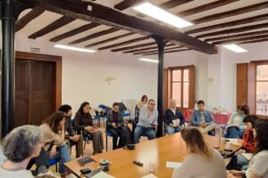 Teruel, participantes del Taller de Coordinación RETSCOOP durante una sesión de trabajo en Cáritas Diocesana de Teruel y Albarracín.