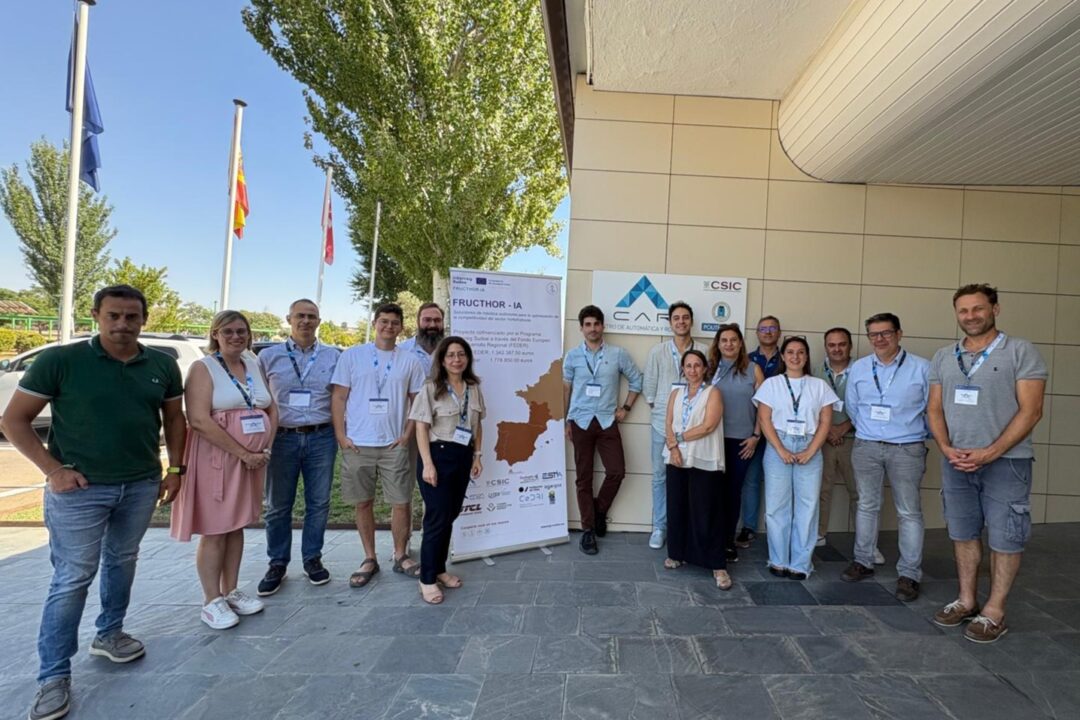 Socios del proyecto en la reunión de lanzamiento de FRUCTHOR-IA