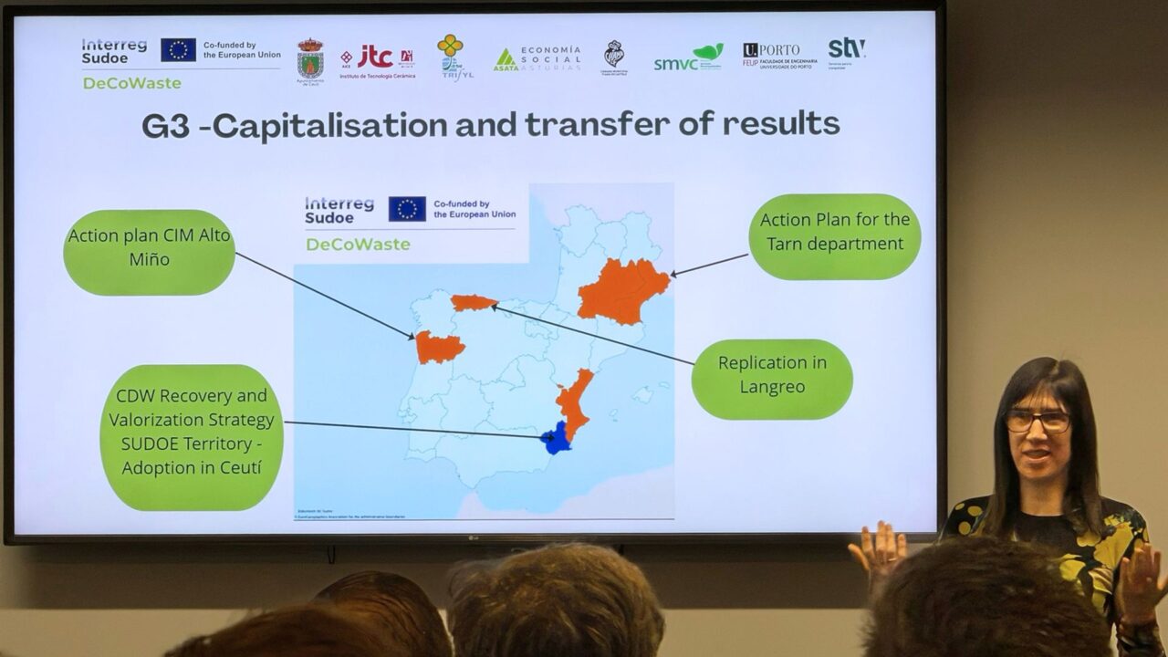 Isabel Serna hablando de la transferencia de resultados del proyecto DeCoWaste en el espacio Sudoe